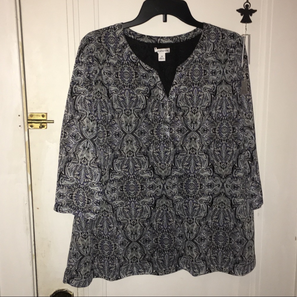 Beautiful print light weight v neck blouse